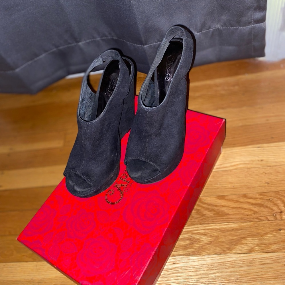 black wedges